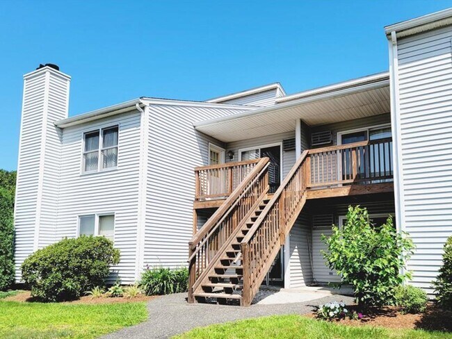 Building Photo - 96 Valley Dr