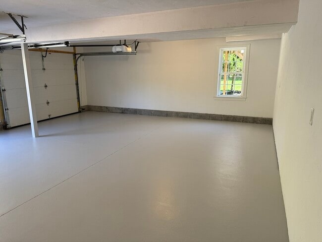 Building Photo - 87 Center St