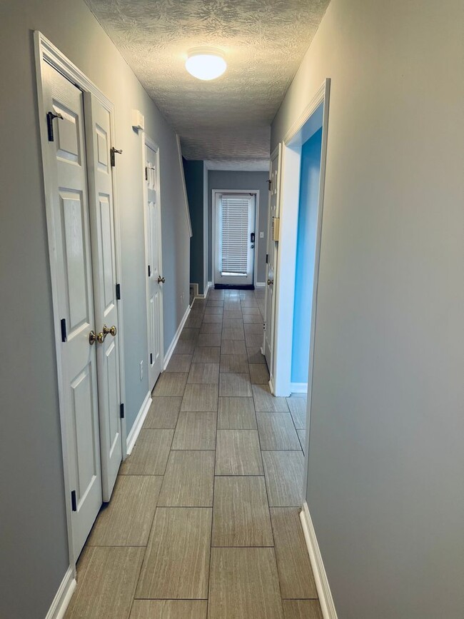 Building Photo - Donahue Crossing Condos, Unit 403