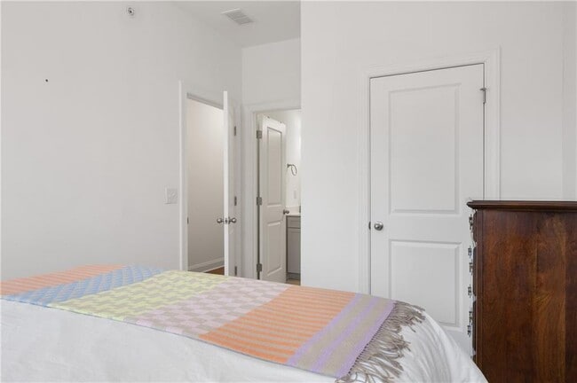 Building Photo - 6529 Beacon Dr