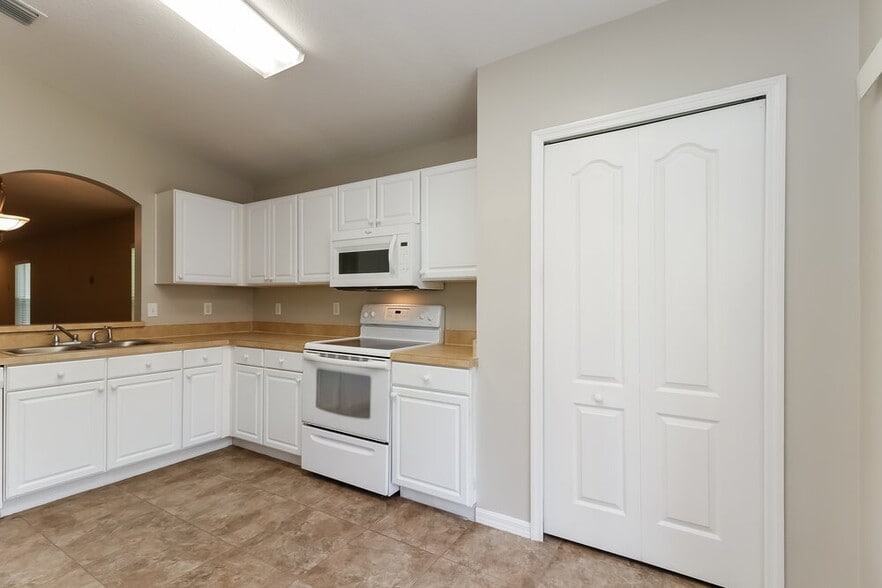 Building Photo - 402 Maple Pointe Dr