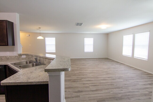 Building Photo - Leonard Crossing - 1006 Rice Drive, Bryan,...