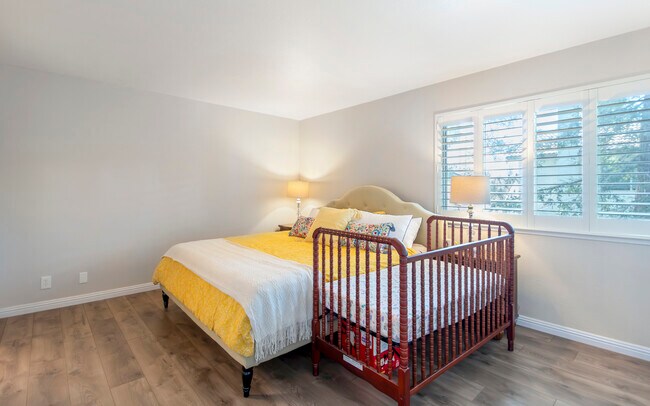 Building Photo - 1173 Capri Dr