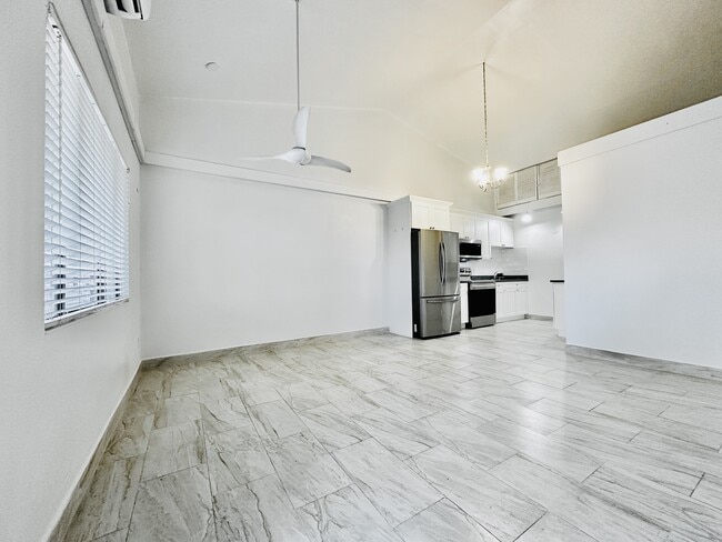 Building Photo - 826 Wiggins Pass Rd