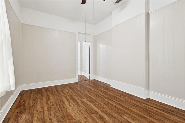 Building Photo - 2312 Marengo St
