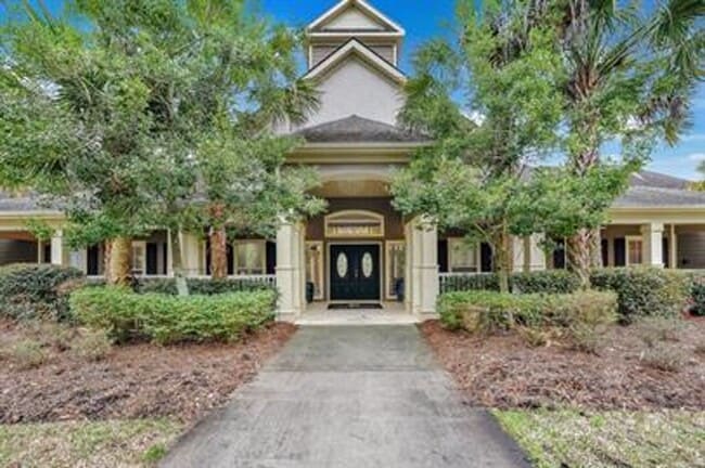Building Photo - SUMMER MOVE-IN SPECIAL: $250 OFF 1ST MONTH...