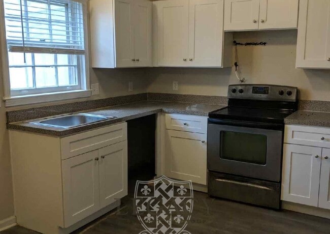 Primary Photo - 736 Holder Dr