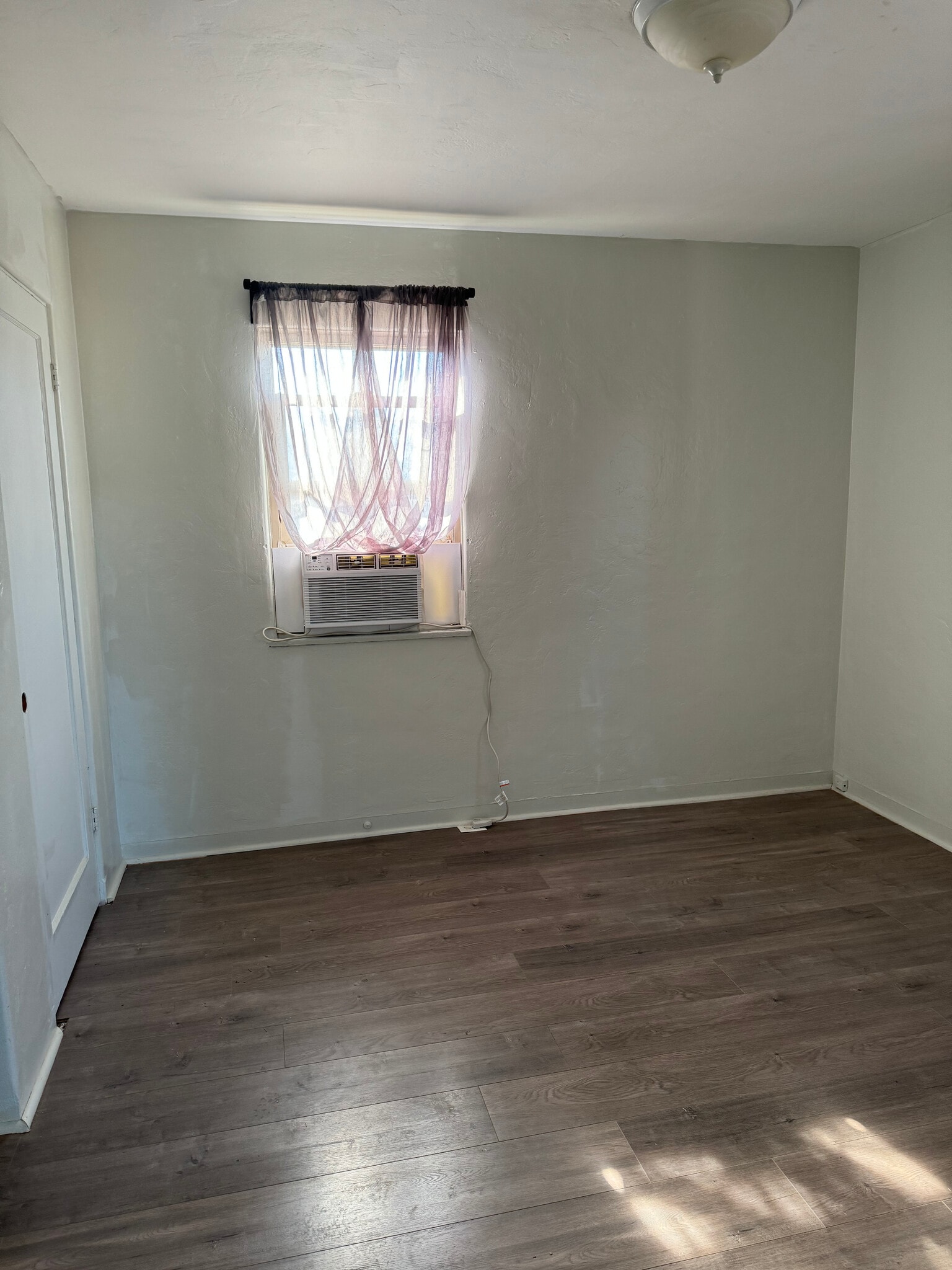 Building Photo - 5943 Primrose Ave