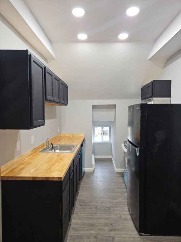 Building Photo - 158 Cliff St