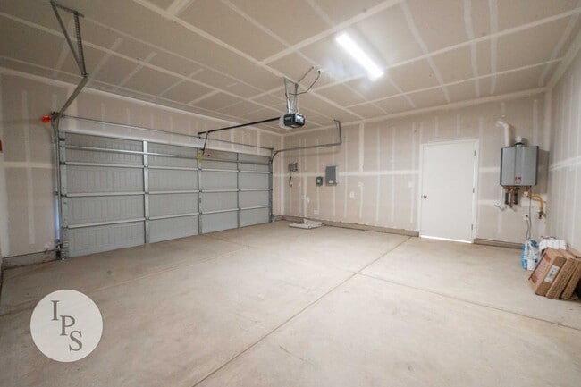 Building Photo - Newer East Clovis Home, 4BR/2BA, with Solar - built in 2023, Lots of Amenities!