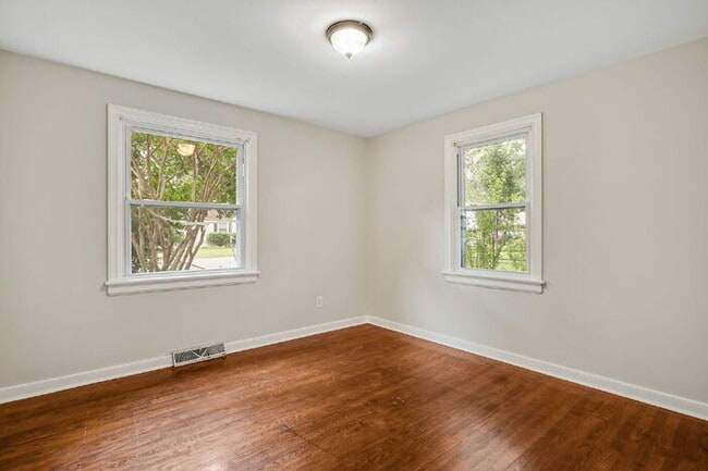 Building Photo - 1710 Westhill Rd