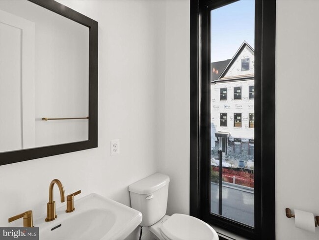 Building Photo - 14920 Dispatch St