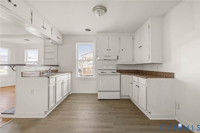 Building Photo - 107 S 9th Ave