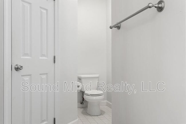 Building Photo - 112 Lomond Ln