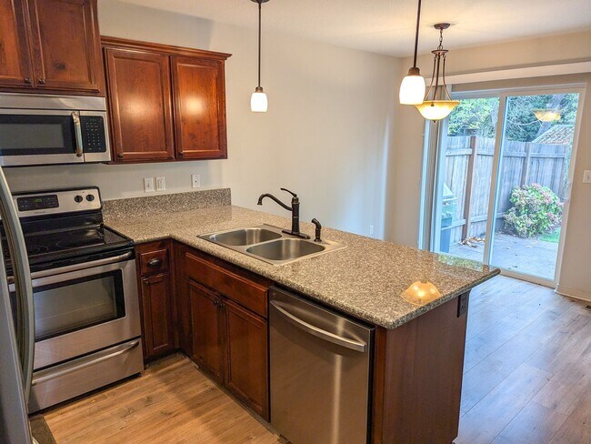 Building Photo - 407-409 Madrona Ave SE