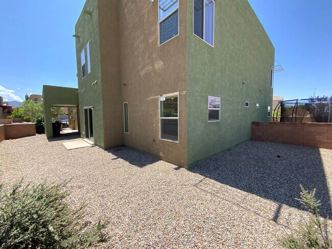 Building Photo - 4 Bedroom Home Available in Juan Tabo Hills!