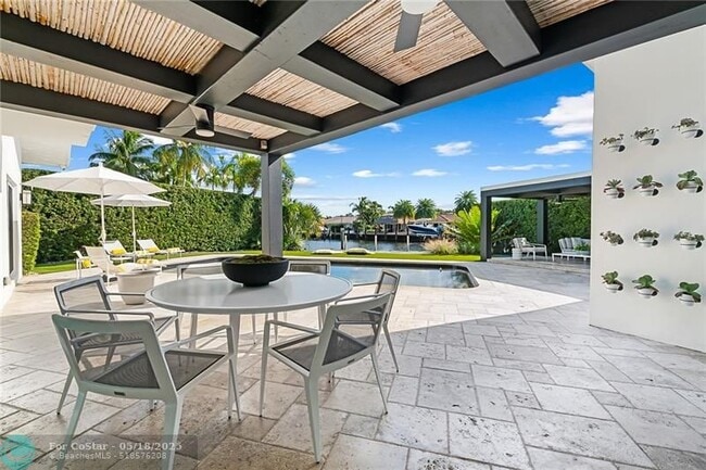 Building Photo - 2416 Bayview Dr