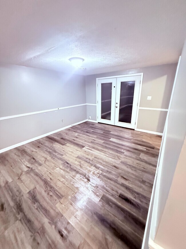 Building Photo - 6109 Richmond Ave