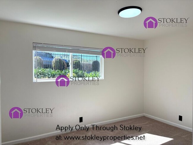 Building Photo - 790 Solana Dr