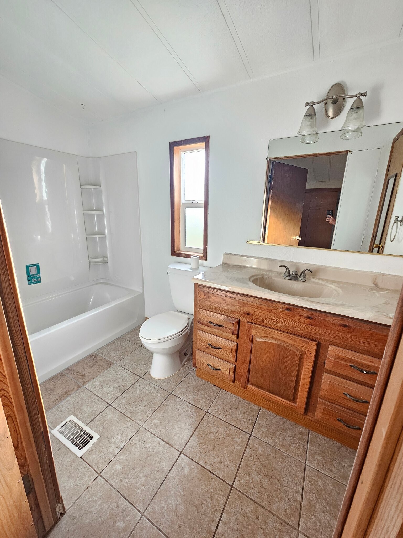 Building Photo - 614 S Andes Rd