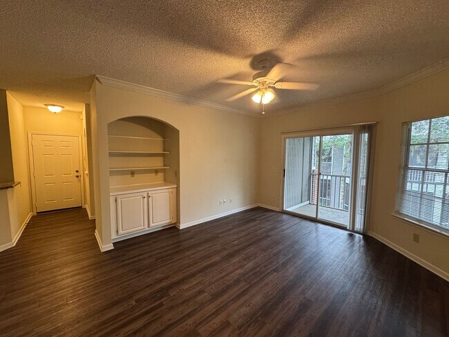 Building Photo - Fall Into Savings –$1,000 off 1st months r...