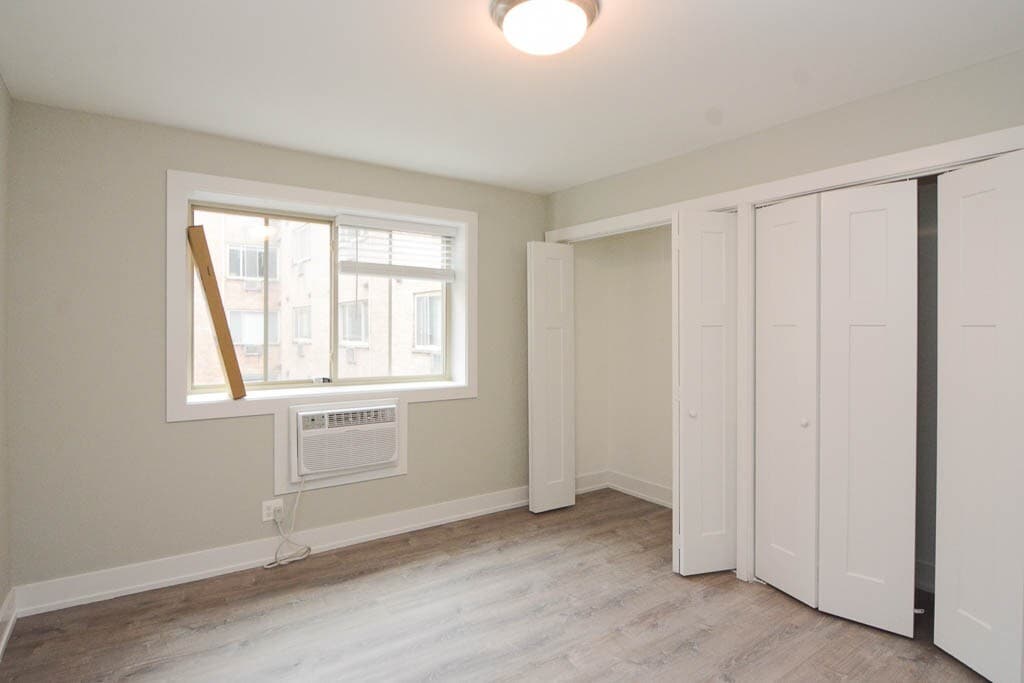 Building Photo - 447 W Surf St