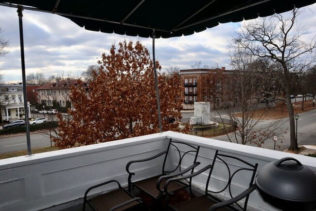 Building Photo - THIS IS THE ONE 2 Bedroom 2 Bath Condo in ...