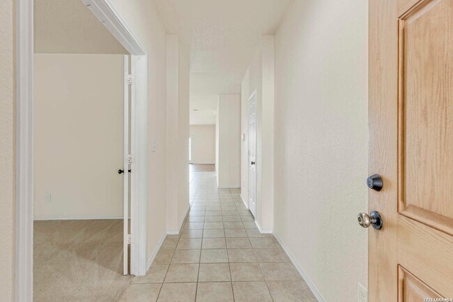 Building Photo - 322 Walnut Crest