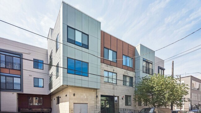 Building Photo - Luxury Fishtown Apartment With Parking!