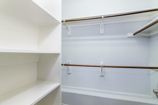 Building Photo - 22015 Field Green Dr