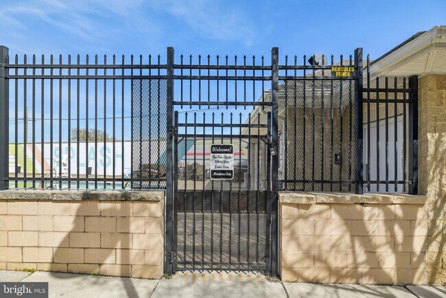 Building Photo - 5627 45th Ave