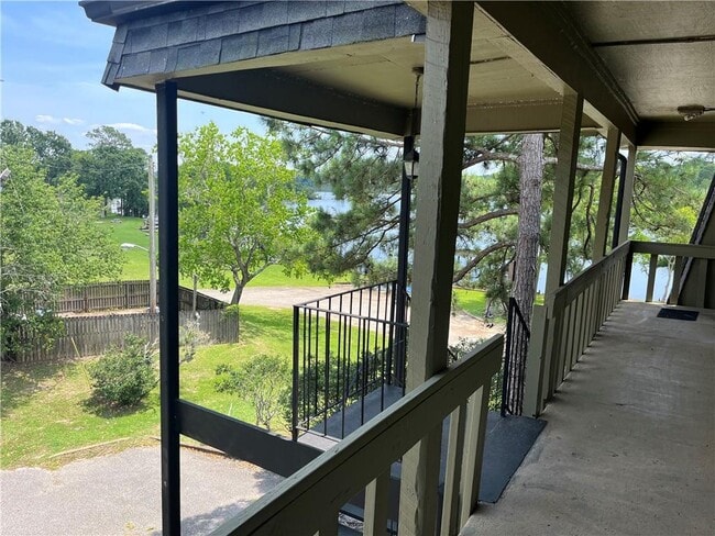 Building Photo - 332 Riverbend Dr