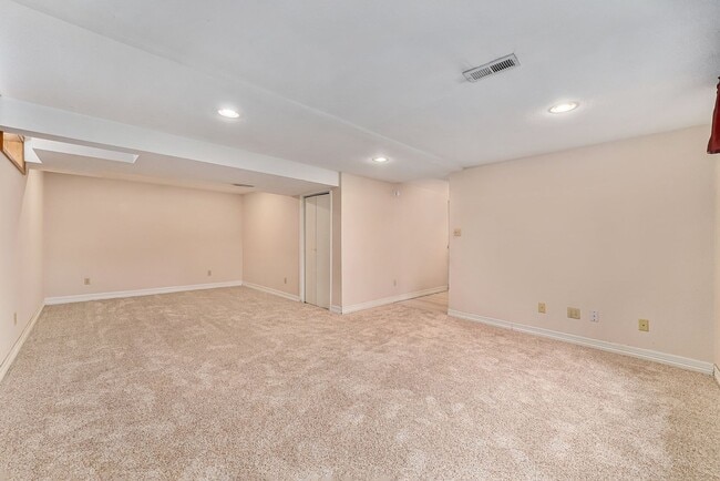 Building Photo - Spacious 4 bedroom home in the heart of Virginia Village!