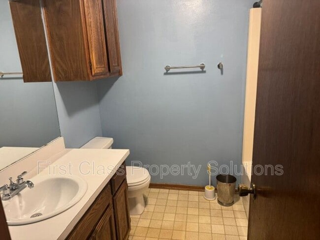 Building Photo - 8613 E Parkridge Dr