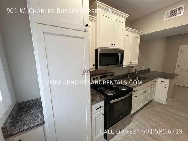 Building Photo - 901 W Charles Bussey Ave