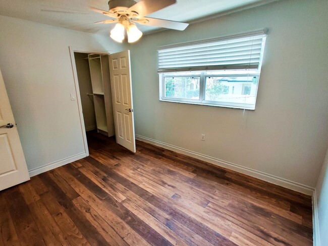 Building Photo - 920 Aragon Ave