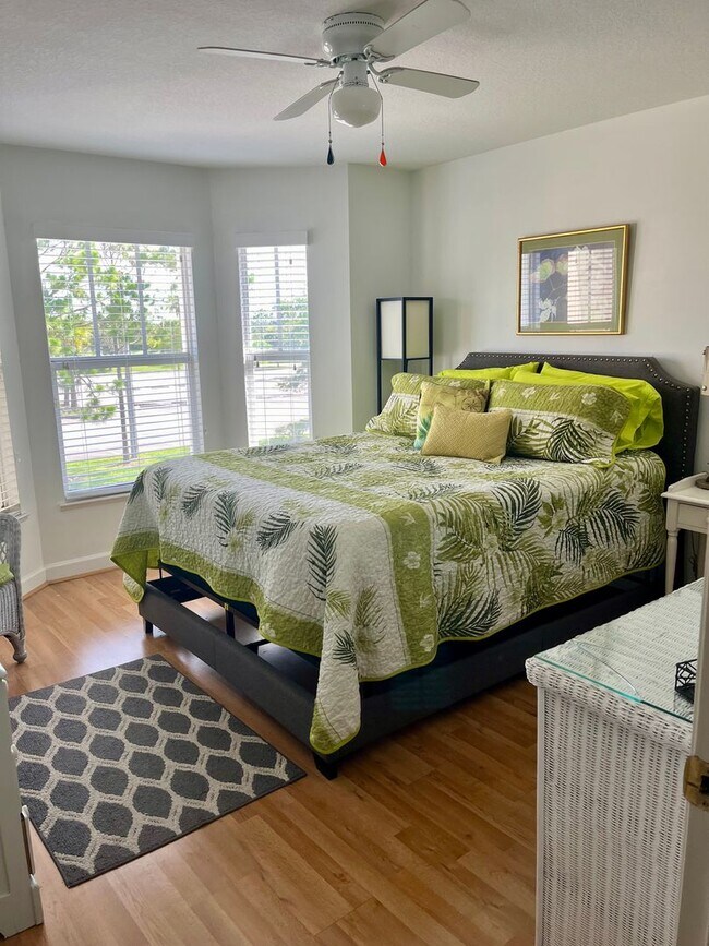 Building Photo - In the Heart of Tradition--3/2.5/2 Townhome!