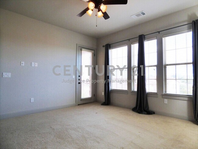 Building Photo - Beautiful 2/2.5 in Carrollton-Farmers Branch ISD For Rent!