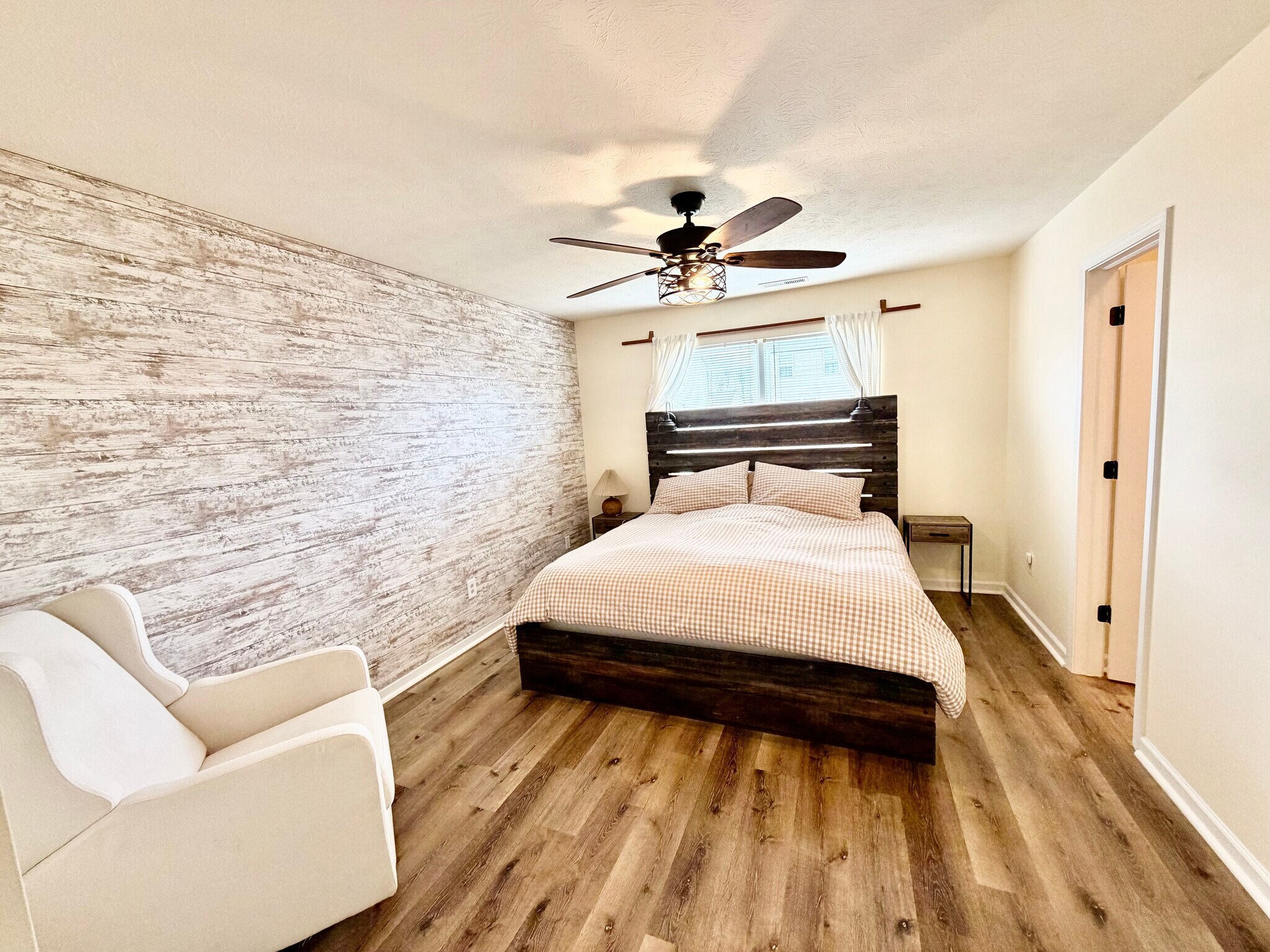 Building Photo - 3230 Monterey Dr