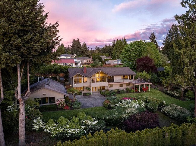 Building Photo - Kirkland View Home