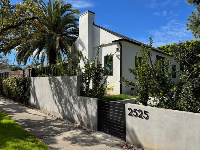 Building Photo - 2525 Idaho Ave