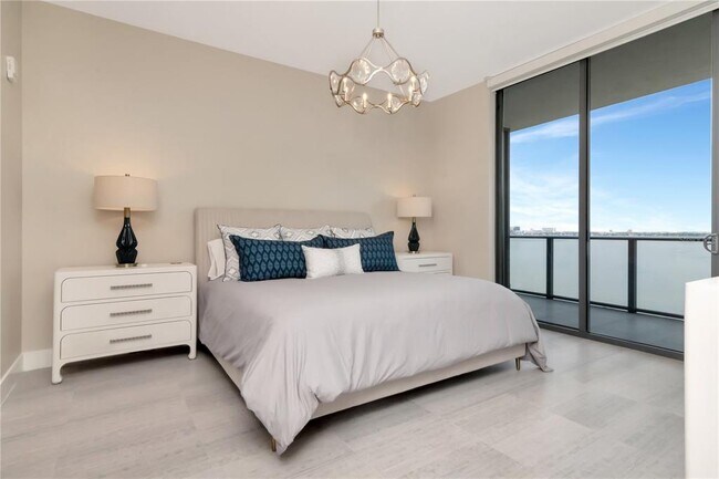 Building Photo - 2912 W Santiago St