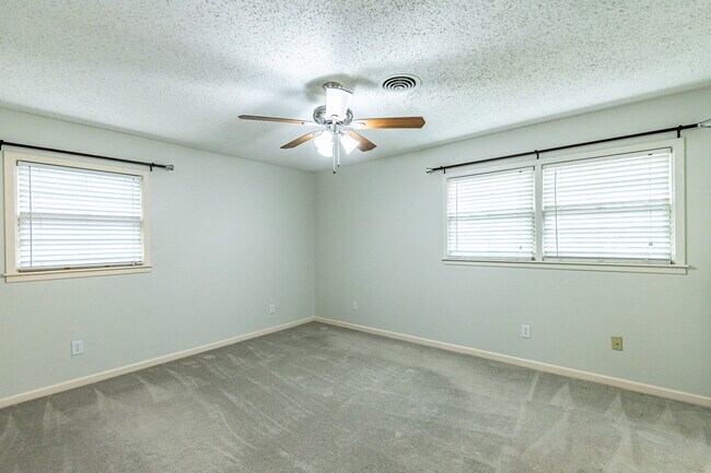 Building Photo - Beautiful 3 bedroom 2 bath