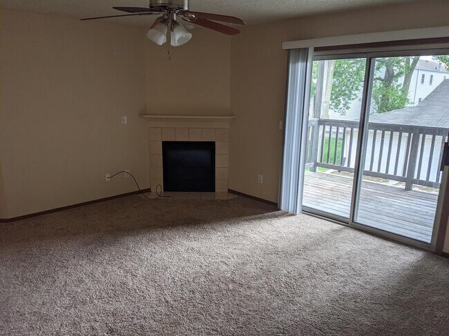 Building Photo - 205 5th St