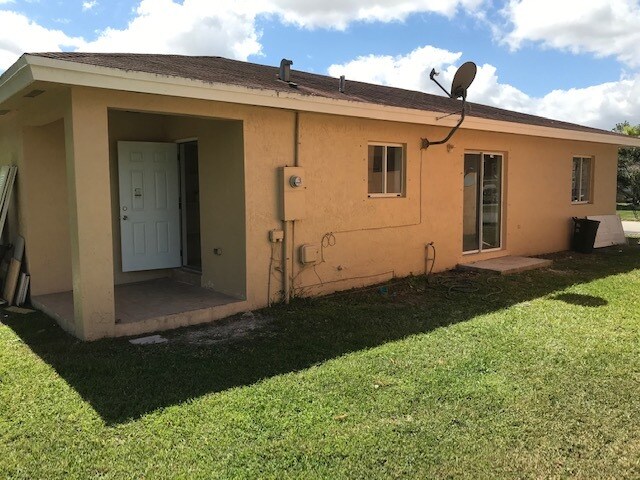 Building Photo - 917 SW 8th Pl