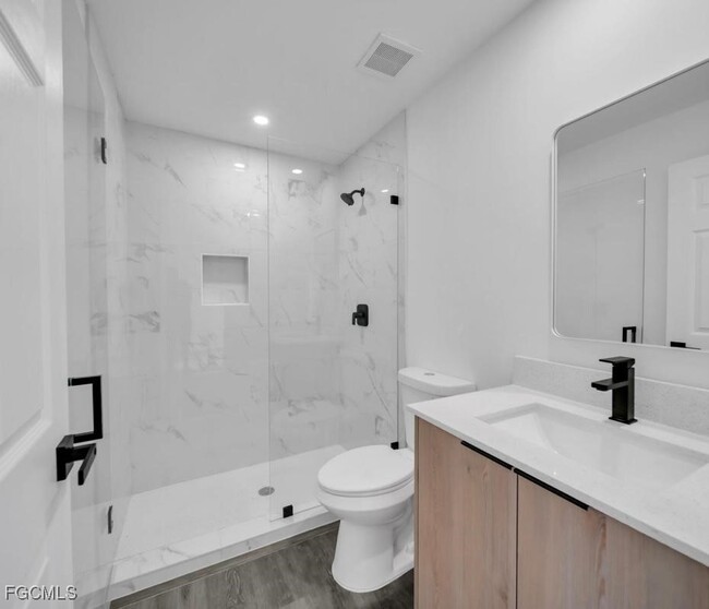 Building Photo - 382 McArthur Blvd