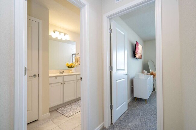 Building Photo - Discover Comfort and Style: Spacious 3-Bed...