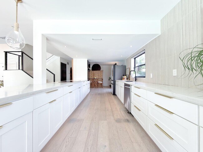 Building Photo - 760 Windtree Way