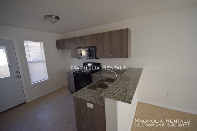 Building Photo - Tulipan Villas Apartments