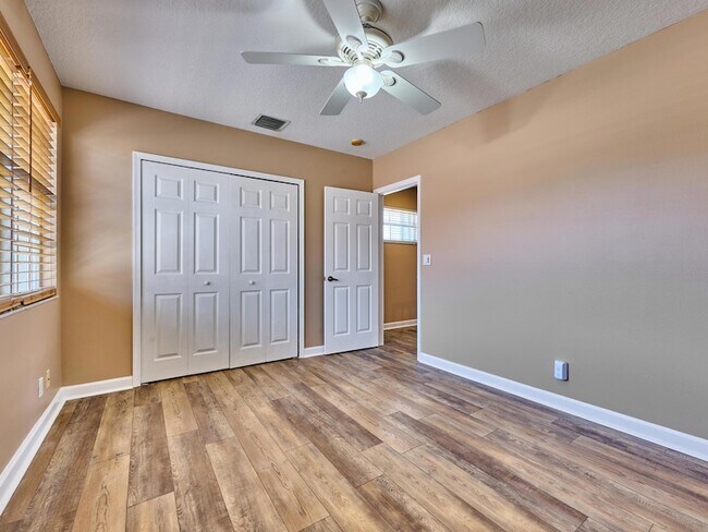 Building Photo - 530 Commons Dr